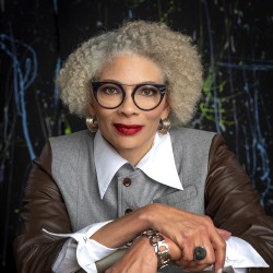 Ginny Clarke Headshot seated