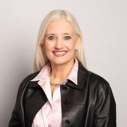 Lisa Paley Headshot