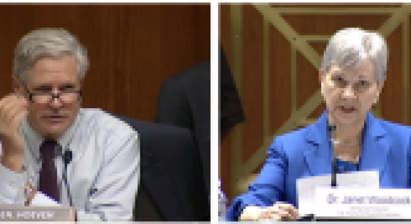 Image of Senator John Hoeven and Acting FDA Commissioner Janet Woodcock 