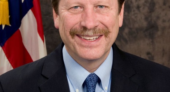Headshot of Dr. Robert Califf